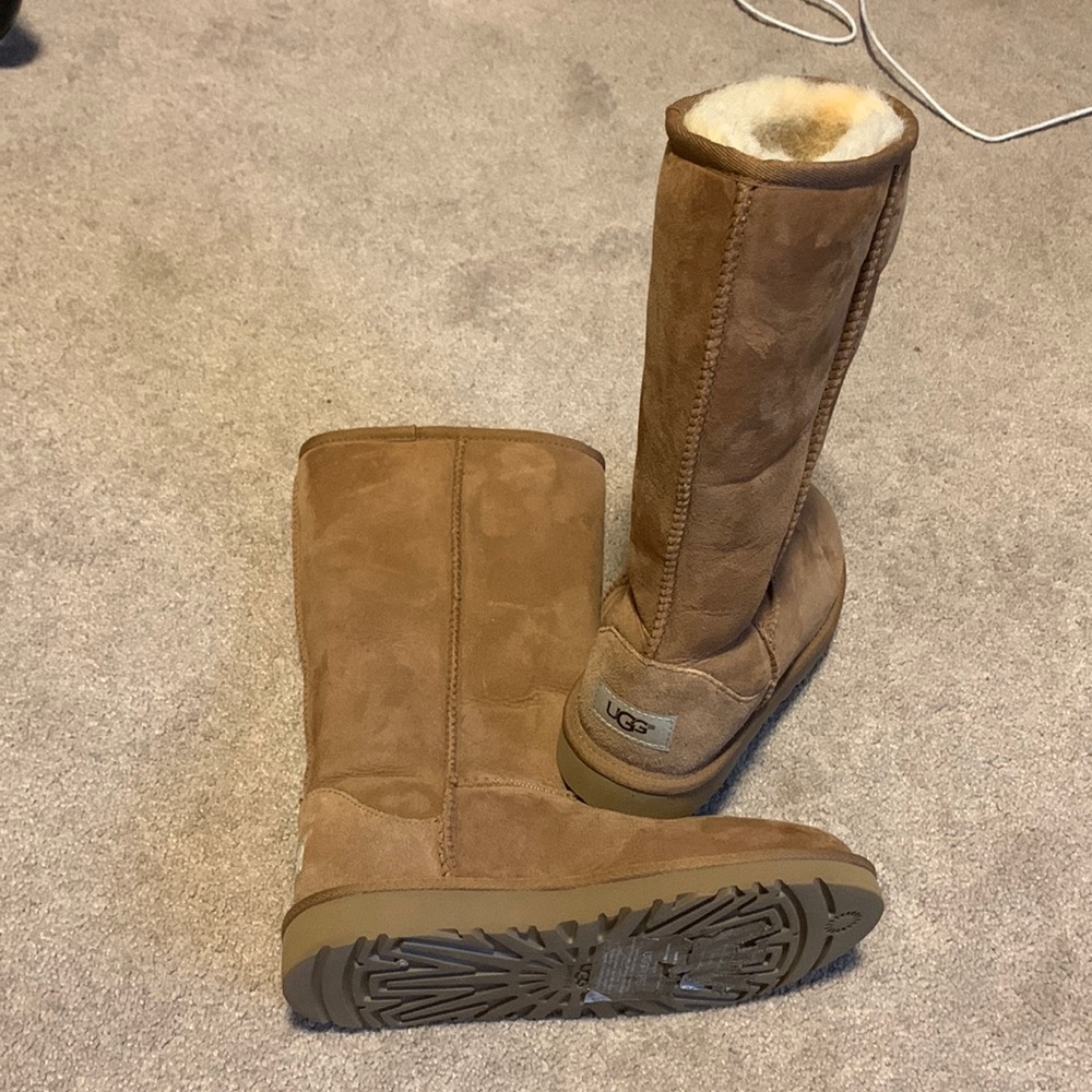 Tan Uggs